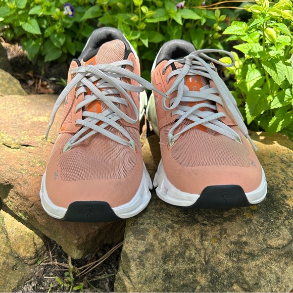 On Running Women's Cloudflyer 4 Coral White Athletic Shoes Sneakers SZ 9 E 40.5 - Picture 4 of 10